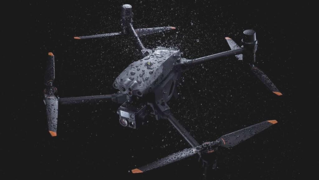 forhindre Bliv overrasket Et kors Can Drones Fly In The Rain? (17 Things You Should Know)